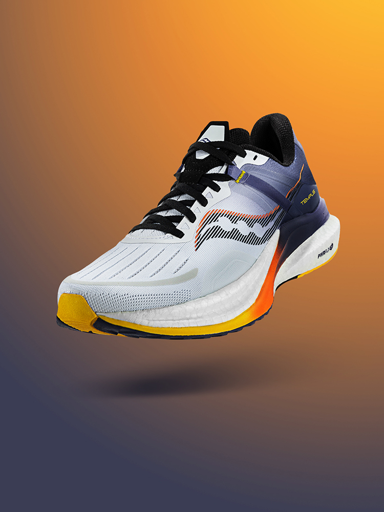 SAUCONY BURNING CLOUD