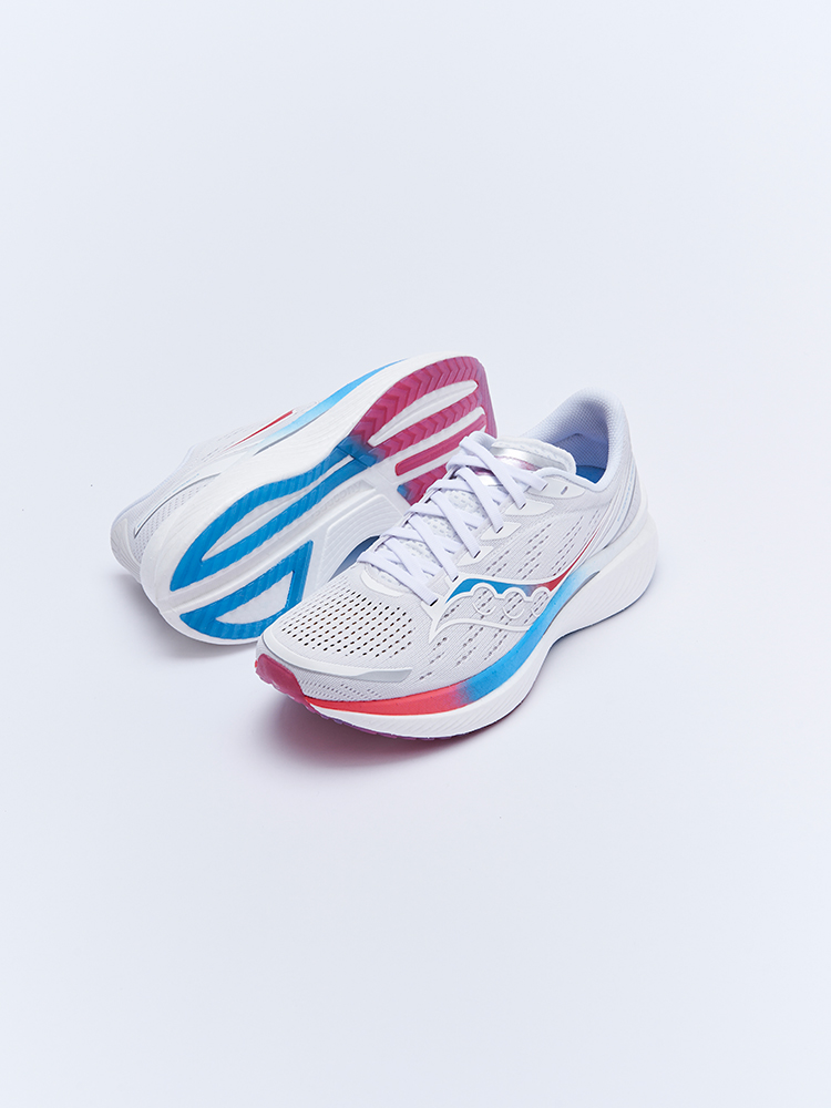 SAUCONY BURNING CLOUD