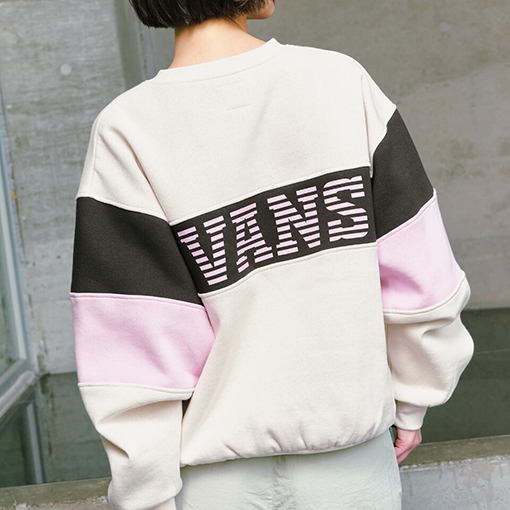 W color scheme logo sweat