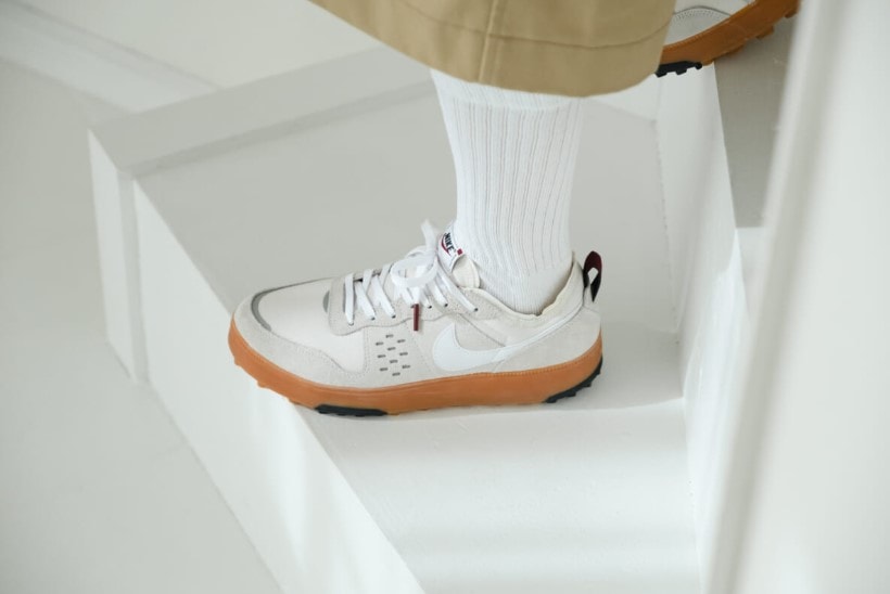 NIKE �V�e�B �A�E�^�[�@�R�[�f