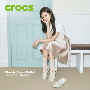 CLASSIC FLORAL BALLET W �� crocs
