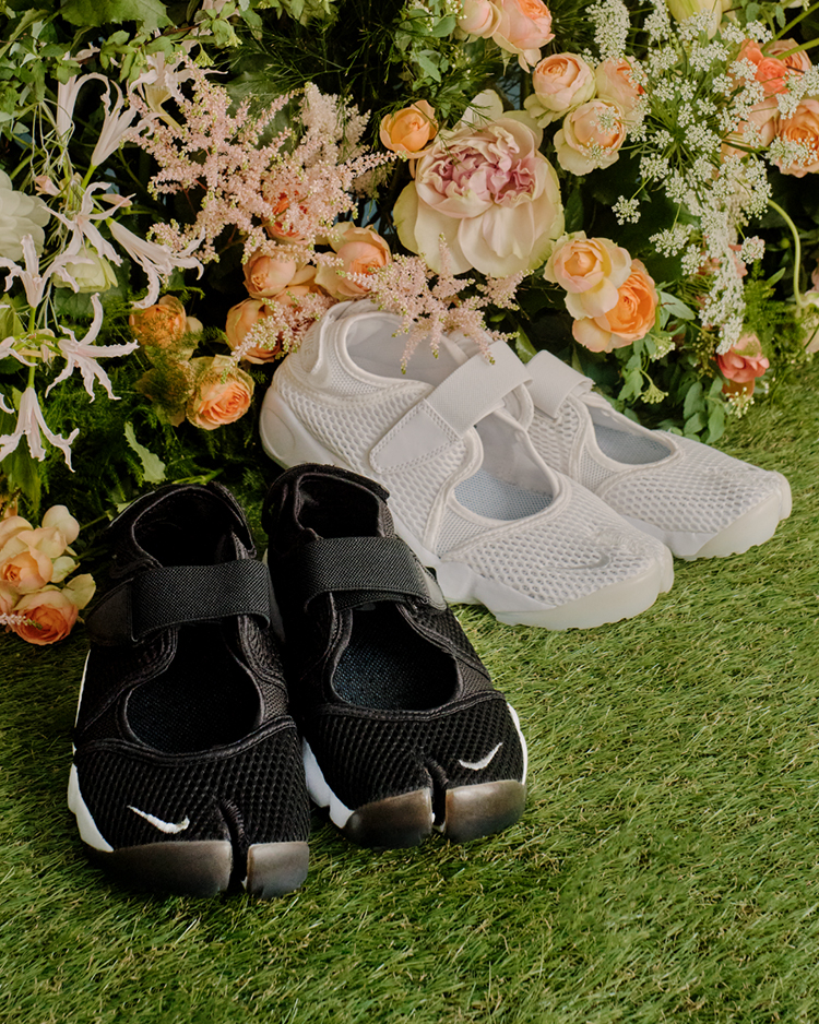 AIR RIFT�ł���y�₩�ȃX�^�C�� �ؑ��J�G�����񒅗p�bNIKE �R�[�f�B�l�[�g