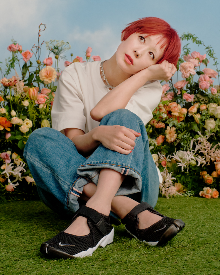 AIR RIFT�ł���y�₩�ȃX�^�C�� �ؑ��J�G�����񒅗p�bNIKE �R�[�f�B�l�[�g