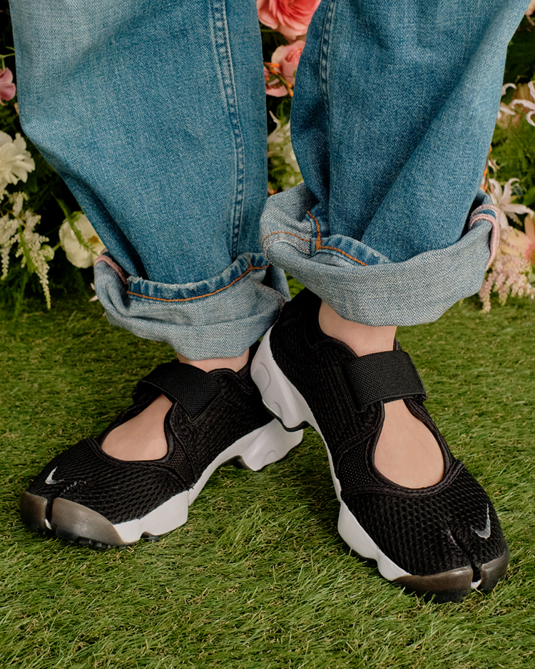 AIR RIFT�ł���y�₩�ȃX�^�C�� �ؑ��J�G�����񒅗p�bNIKE �R�[�f�B�l�[�g