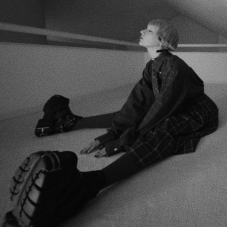 AIR RIFT�ł���y�₩�ȃX�^�C�� �ؑ��J�G�����񒅗p�bNIKE �R�[�f�B�l�[�g