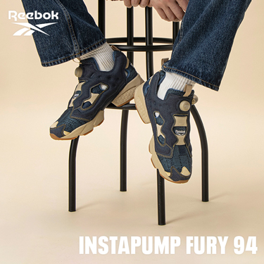 INSTAPUMP FURY 94 �hRepaired Denim�h 1994�N�ɓo�ꂵ�����[�{�b�N�̃A�C�R���uINSTAPUMP FURY 94�v����A�p�b�`���[�N�f�j�����̃j���[�J���[�A�hRepaired Denim�h�V���[�Y���o��B