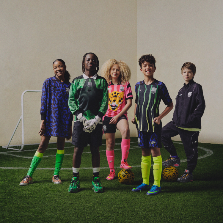 NIKE FOOTBALL x LEGO COLLECTION
