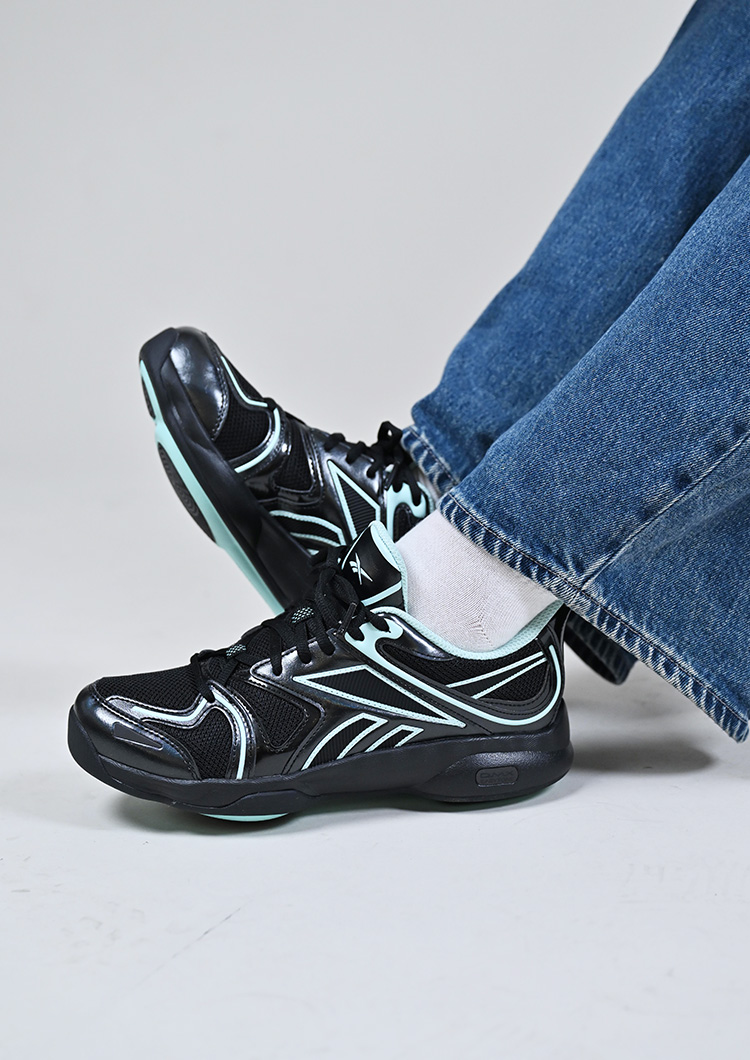 Reebok EASYTONE | �X�^�b�t�R�[�f�B�l�[�g