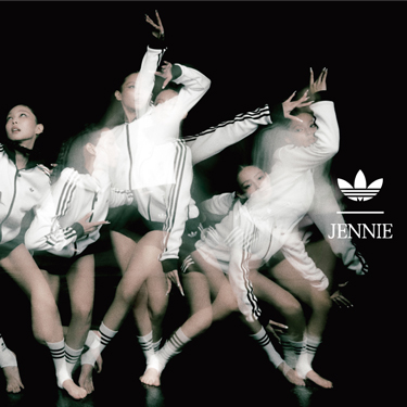 【adidas×JENNIE】初コラボ!未来派バレエスタイル”スーパースタースクエアバレエ”が新登場