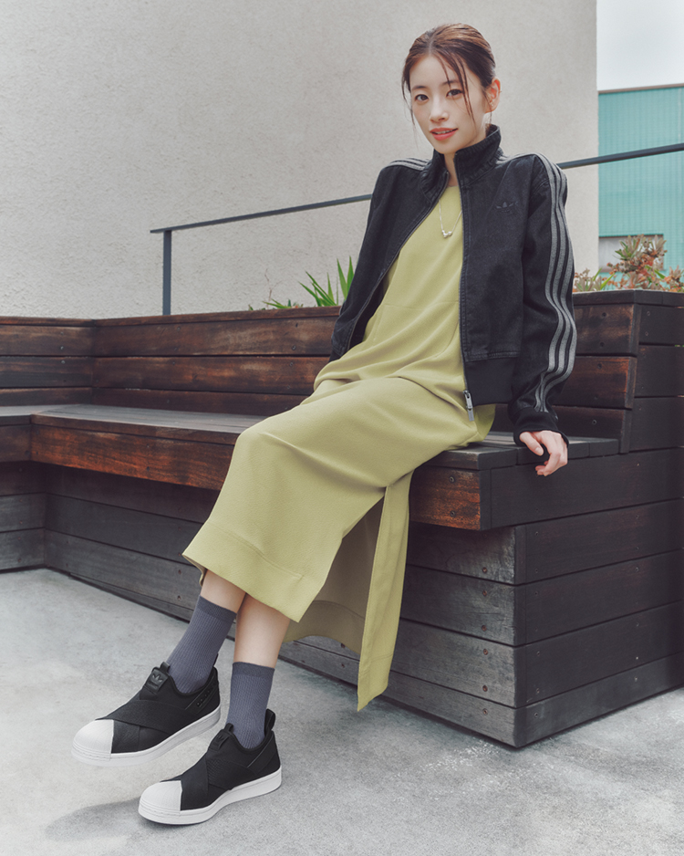 気軽に履けて、毎日のスタイルに寄り添う一足。SUPERSTAR SLIP ON |アディダス コーディネート