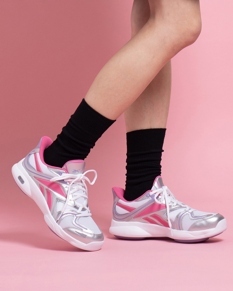 Reebok | ����t�ނ��񒅗p�wEASYTONE�x�œ��퐶�����E�H�[�L���O�ɁI