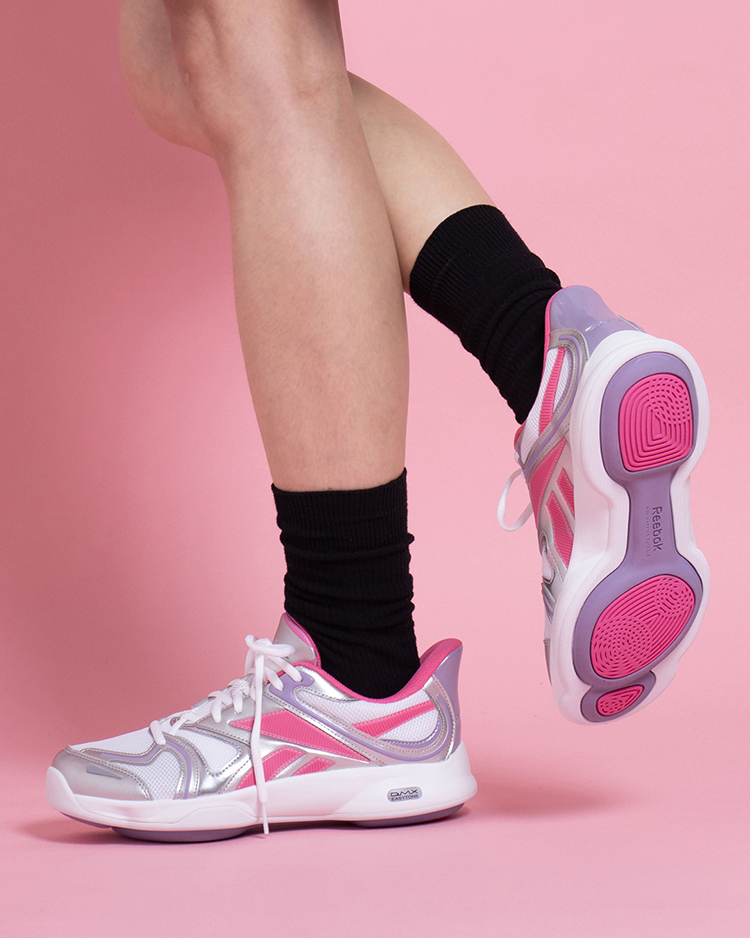 Reebok | ����t�ނ��񒅗p�wEASYTONE�x�œ��퐶�����E�H�[�L���O�ɁI