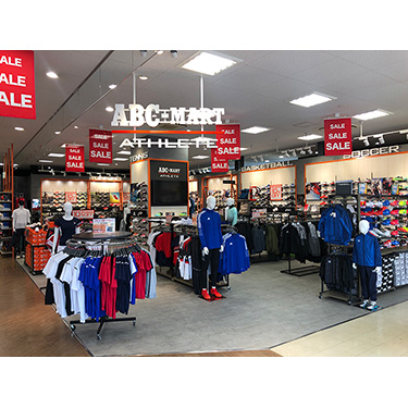 ABC�}�[�g���W�J����X�|�[�c�p�i�ɓ��������V�ƑԂ̍���2�X�ܖځuABC-MART ATHLETE�{�������X�v11��19��(��)OPEN�I���i�w���Ő撅30���ɃI���W�i���X�^�W�A���N�b�V�������v���[���g