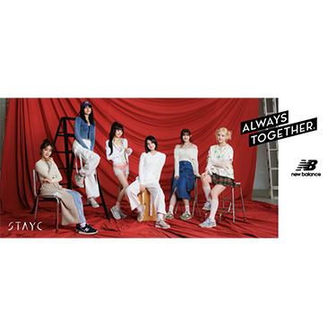 ABC-MART�̃j���[�o�����X�L�����y�[���Ɋ؍��̑�l�C�K�[���Y�O���[�v�wSTAYC�x���N�p�I�J�W���A���ȃX�j�[�J�[�R�[�f���I����r�W���A���E���[�r�[���J�� �����o�[�̑f�炪�_�Ԍ����郁�C�L���O�E�C���^�r���[���������J ��